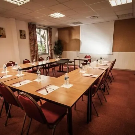 מלון Le Clos De L'aube Rouge - Montpellier / Le Lez 3*