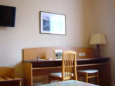 Le Clos De L'aube Rouge - Montpellier / Le Lez מלון 3*