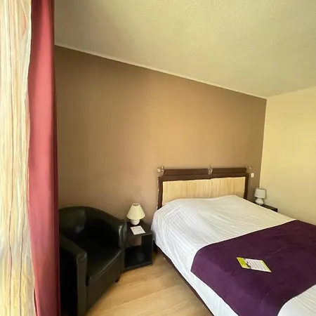 Western Le Clos De L'aube Rouge מלון 3*