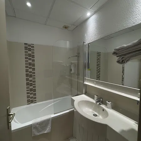 מלון Western Le Clos De L'aube Rouge 3*
