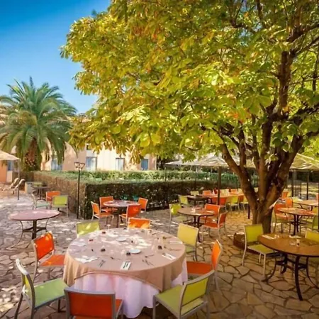 Le Clos De L'aube Rouge - Montpellier / Le Lez Отель Кастельно-ле-Лез