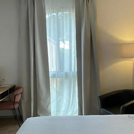 Best Western Le Clos De L'Aube Rouge Hotel 3*