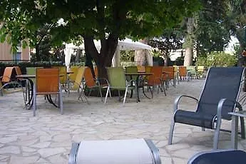 Western Le Clos De L'aube Rouge מלון 3*