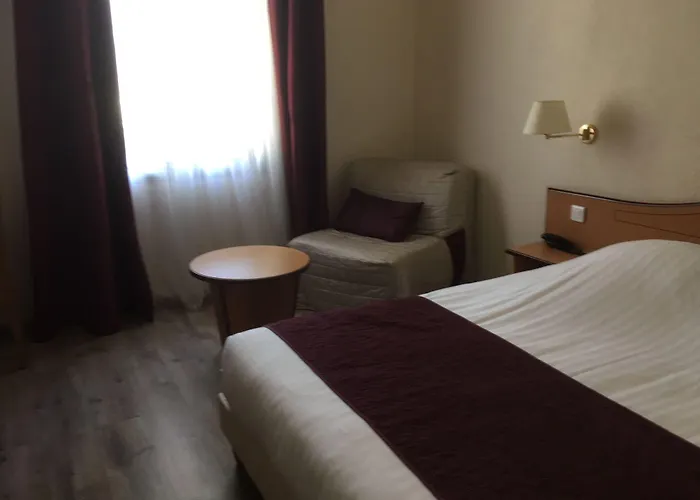 Le Clos De L'aube Rouge - Montpellier / Le Lez 호텔 3*