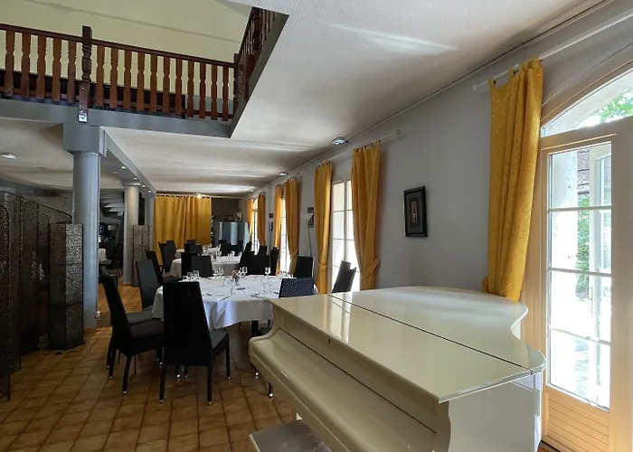 Le Clos De L'aube Rouge - Montpellier / Le Lez 호텔 3*